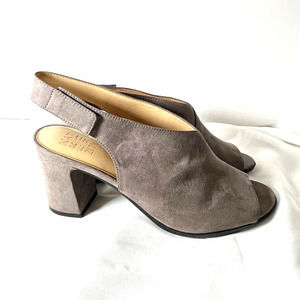 Naturalizer Preston Peep Toe‎ Slingback Block Heel Sandal NWOT in Size 10 Gray